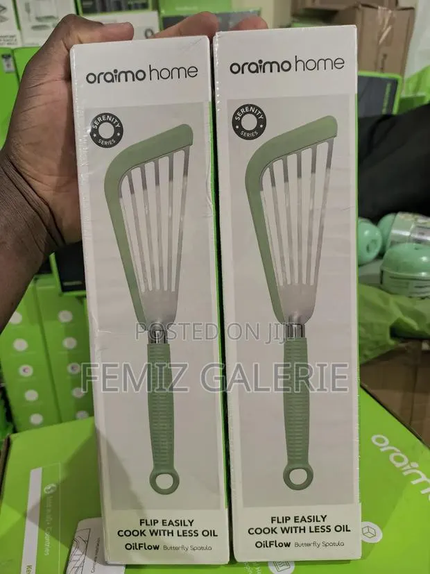 Oraimo OilFlow Easy-Flip Low-Oil Butterfly Spatula · Photo 1