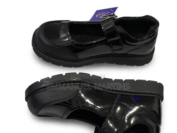 Chic Durable Black Back to School Shoe for Girls · Photo 2