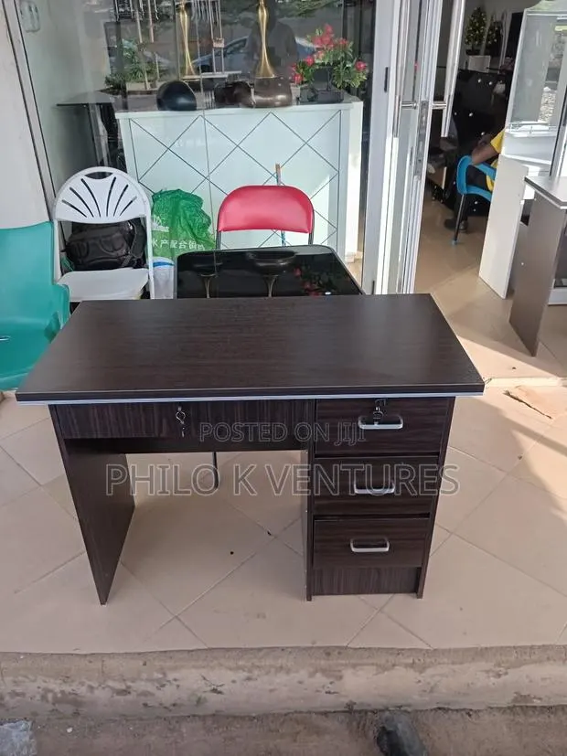 Rectangular Shape Office Workspace · Photo 1