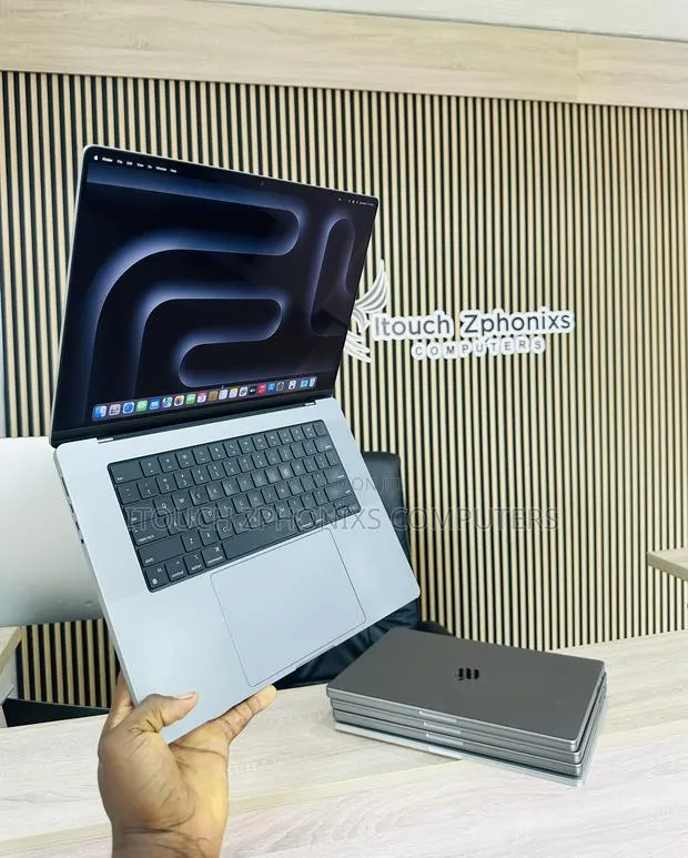 Laptop Apple MacBook Pro 2021 M1 16GB Apple M1 Pro SSD 1T · Photo 1