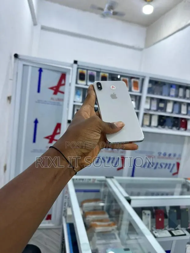 Apple iPhone XS Max 256 GB White · Photo 1