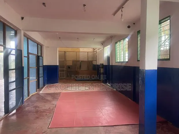 500 SQM Warehouse Ofankor Barrier + 4bedrooms for Rent · Photo 1