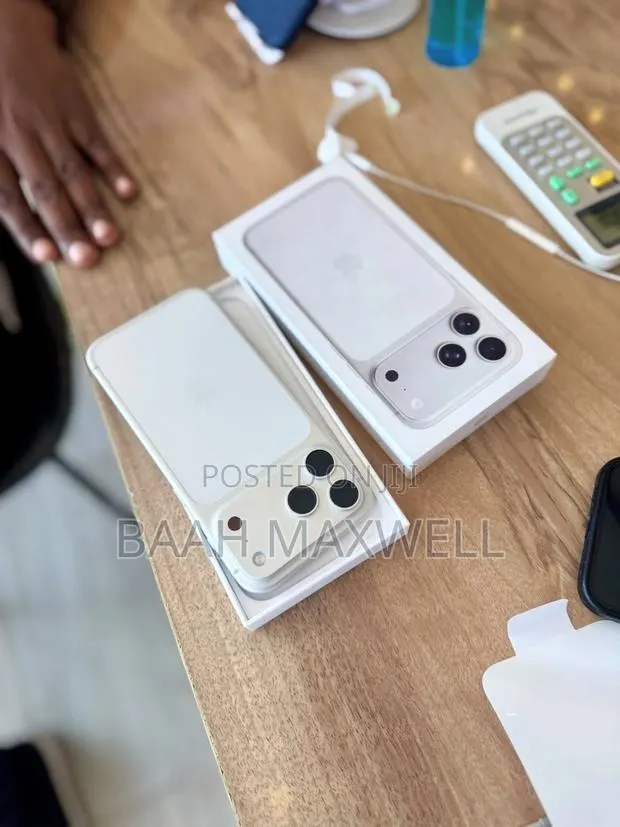 Apple iPhone 17 Pro Max 512 GB White · Photo 1