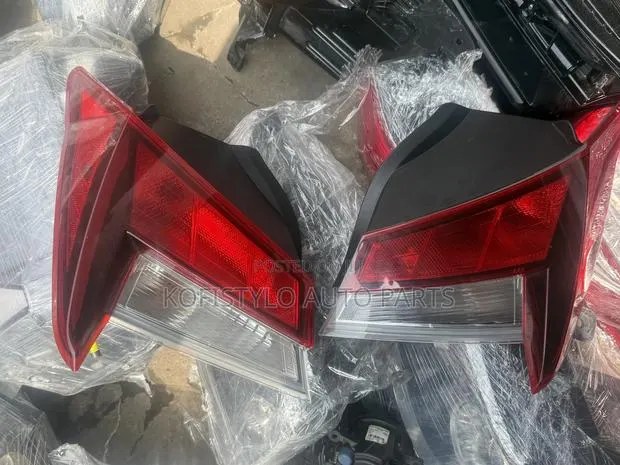 Hyundai Elantra 2022 Taillight Pair · Photo 1