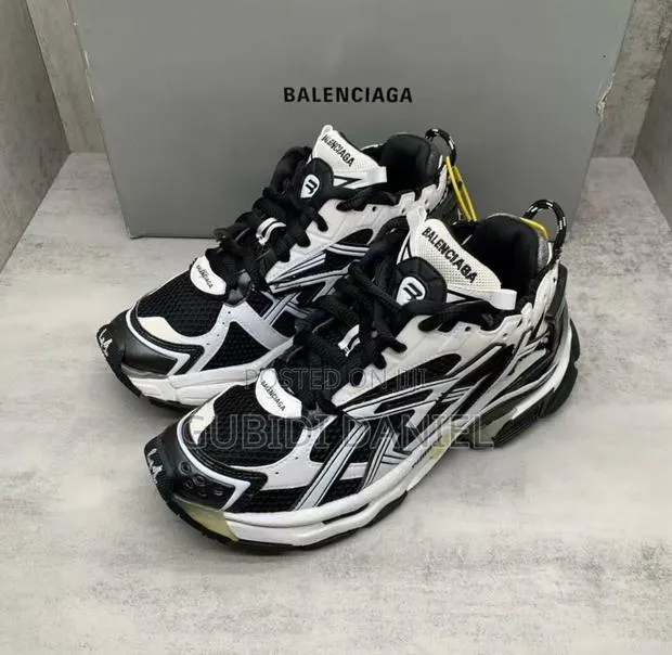Balenciaga · Photo 1