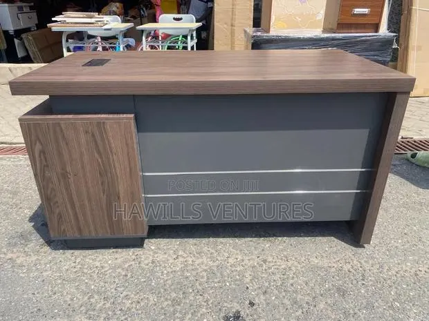 Modern Office Executive Desk Featuring Melamine or Wooden Finises. · Photo 1