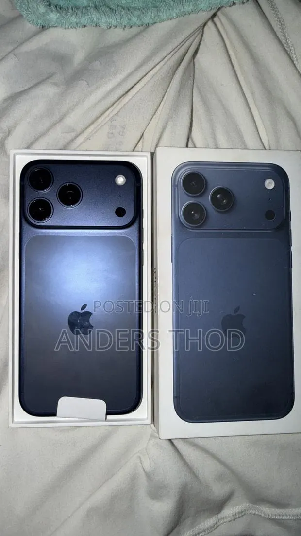 Apple iPhone 17 Pro Max 256 GB Blue · Photo 1