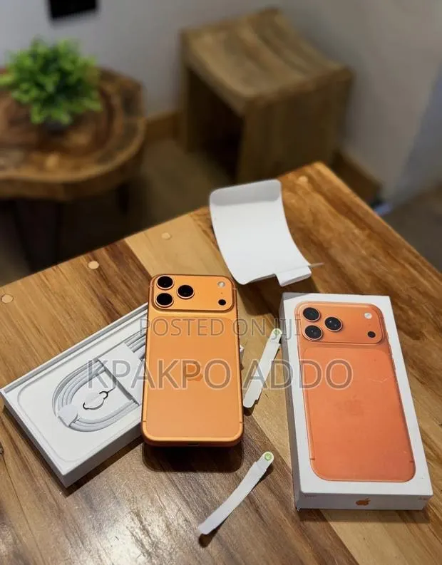 New Apple iPhone 17 Pro Max 256 GB Orange · Photo 1