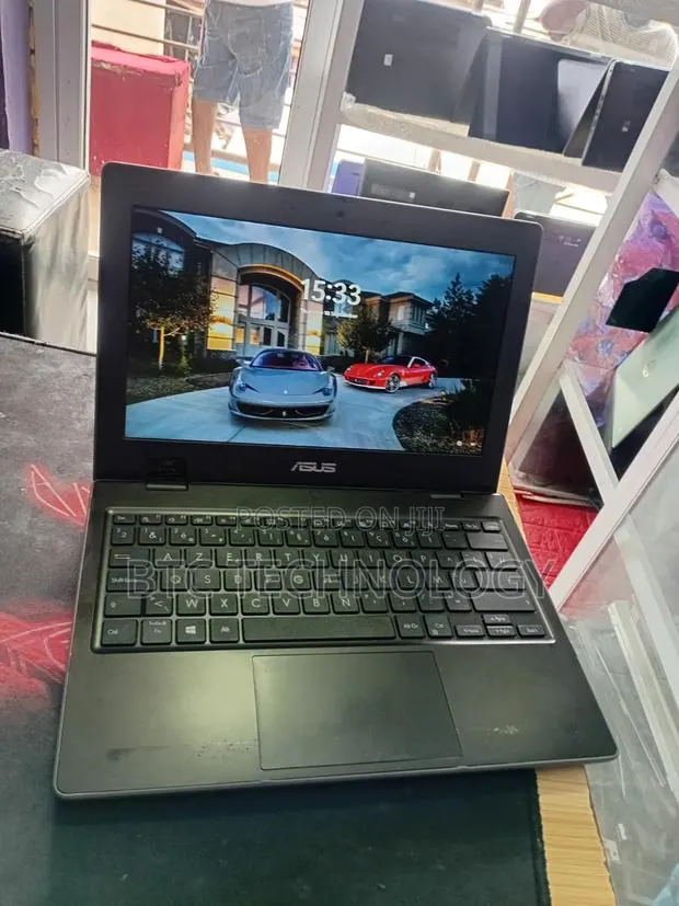 Laptop Asus Eee PC 1011HA 8GB Intel Celeron SSD 128GB · Photo 1