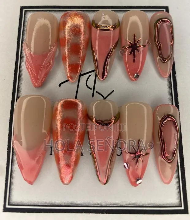 Handmade Pink Chrome Press-on Nails · Photo 1