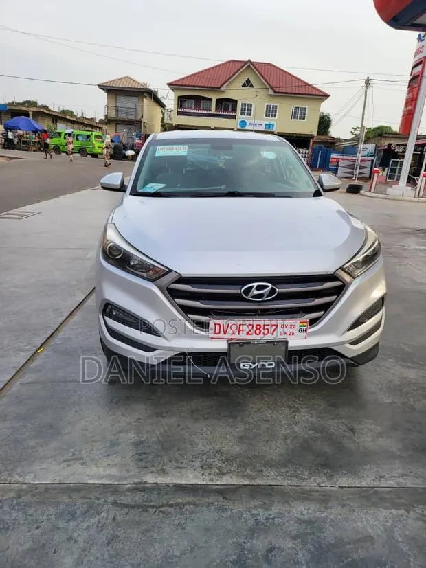 Hyundai Tucson 2017 Silver · Photo 1