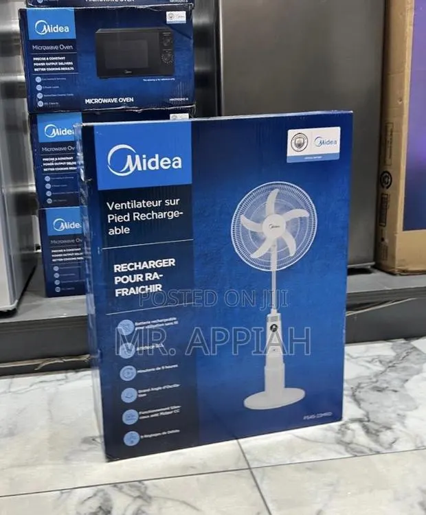Midea 18” Standing Fan With Digital Remote(White) · Photo 1