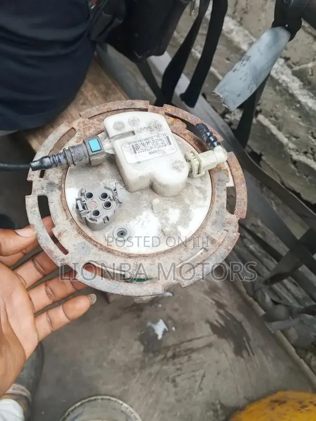 Hyundai Santa Fe 2012 Fuel Pump · Photo 1