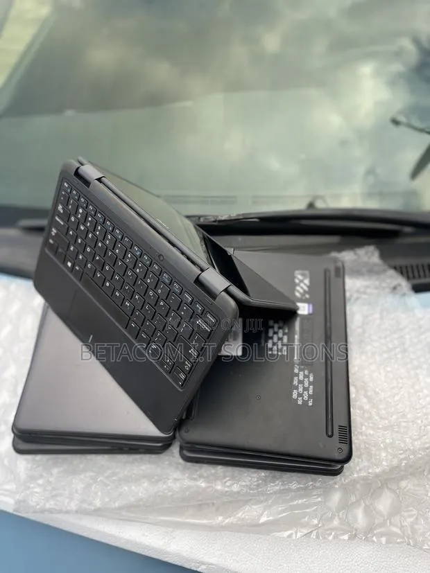 Laptop Dell Latitude 3190 2-in-1 4GB Intel Celeron SSD 256GB · Photo 1