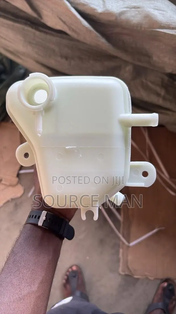 CR-V 2016 2017 2018 2019 2020 2021 2022 Reservoir Tank Bottle · Photo 1