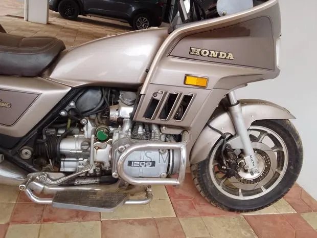 Honda Gold Wing 1986 Gold · Photo 1