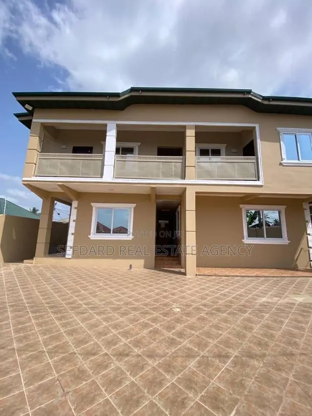 8bdrm Apartment in Pokuase for sale · Photo 1