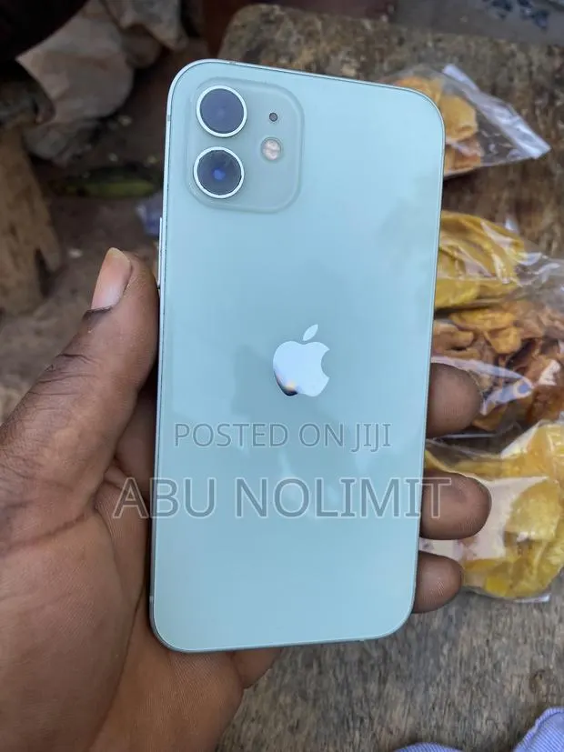 Apple iPhone 12 128 GB · Photo 1