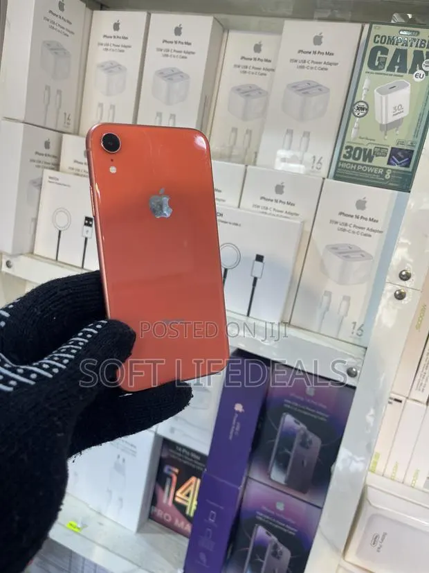 Apple iPhone XR 64 GB Orange · Photo 1
