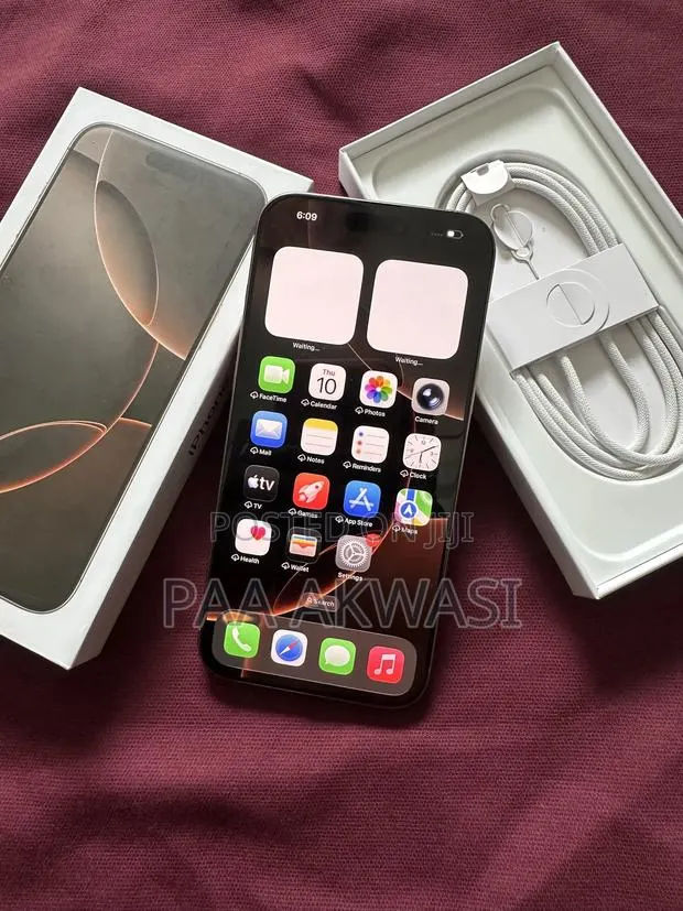 Apple iPhone 16 Pro Max 256 GB Gold · Photo 1