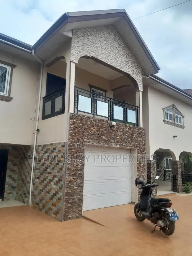 Furnished 7bdrm House in Borteyman, Boundary Road Area for rent · Photo 1