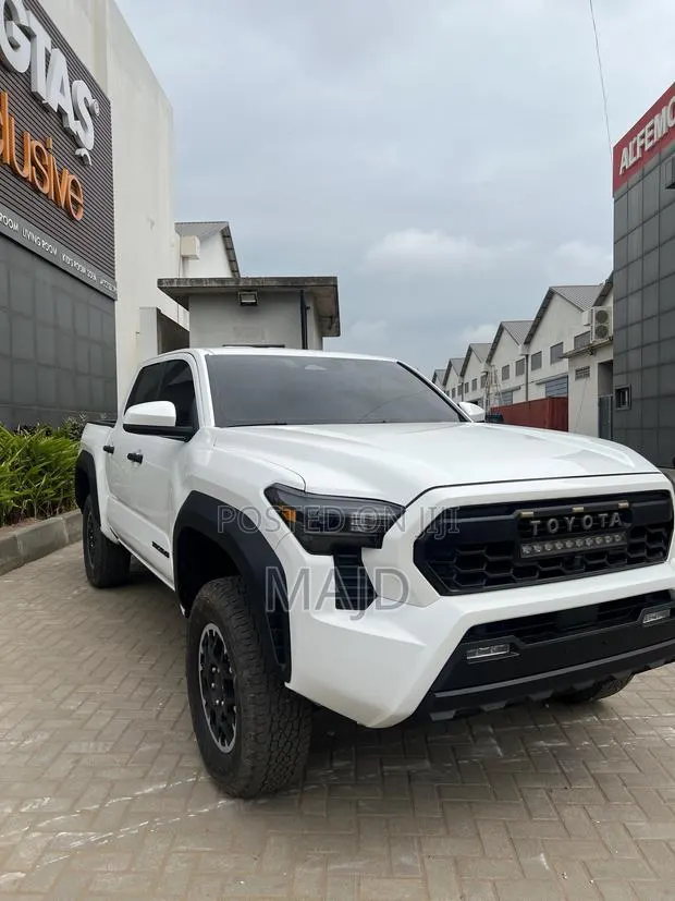 Toyota Tacoma TRD Off-Road Double Cab 4WD 5.0 ft. SB (Automatic) 2025 · Photo 1