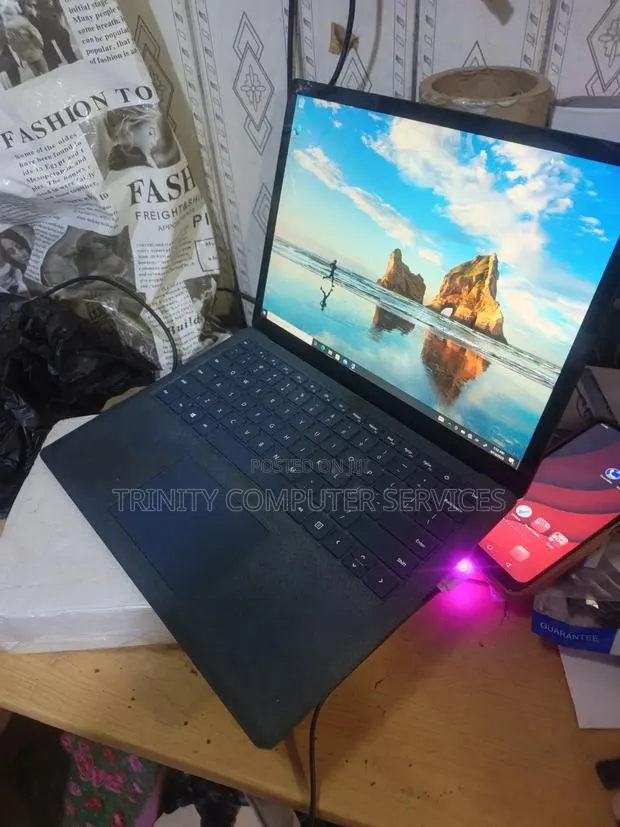 Laptop Microsoft Surface 8GB Intel Core i5 SSD 256GB · Photo 1