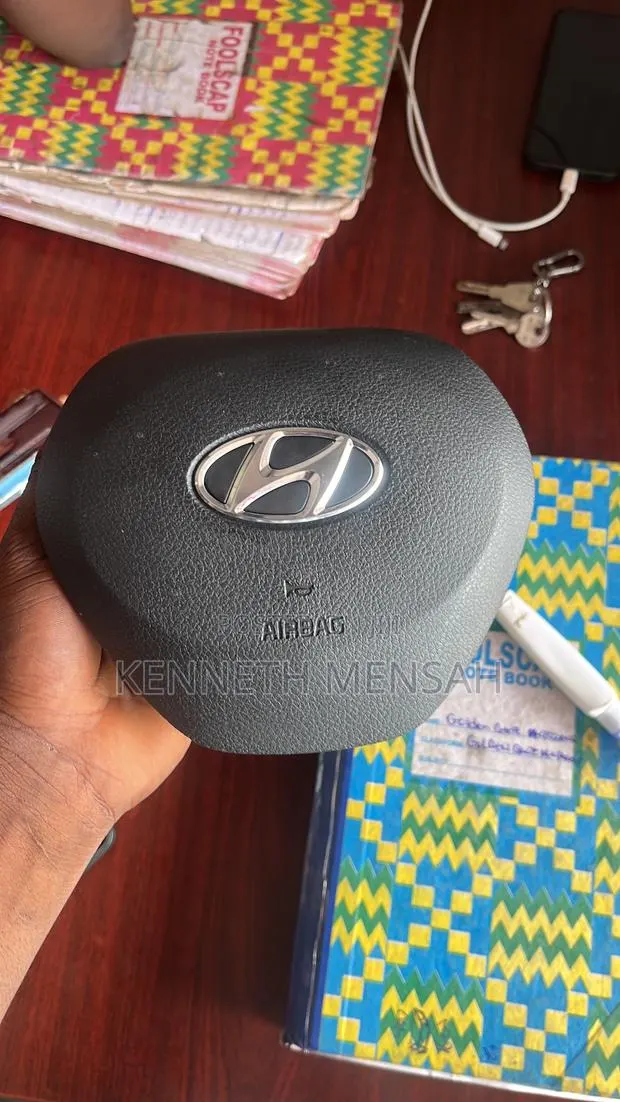 Hundai Santafe 2018 2019 2020 Steering Airbag Cover · Photo 1