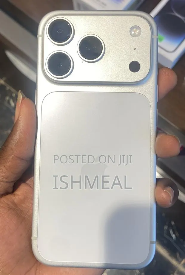 Apple iPhone 17 Pro 256 GB Silver · Photo 1