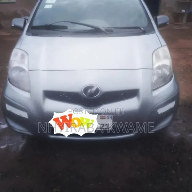Toyota Vitz 1.5 FWD 5dr 2010 Gray · Photo 1