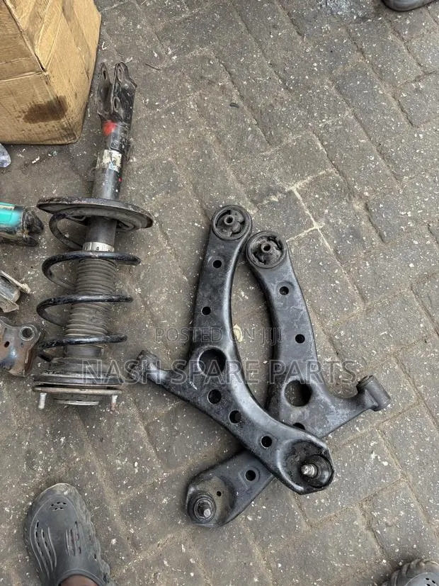 Toyota Voxy Low Arm · Photo 2