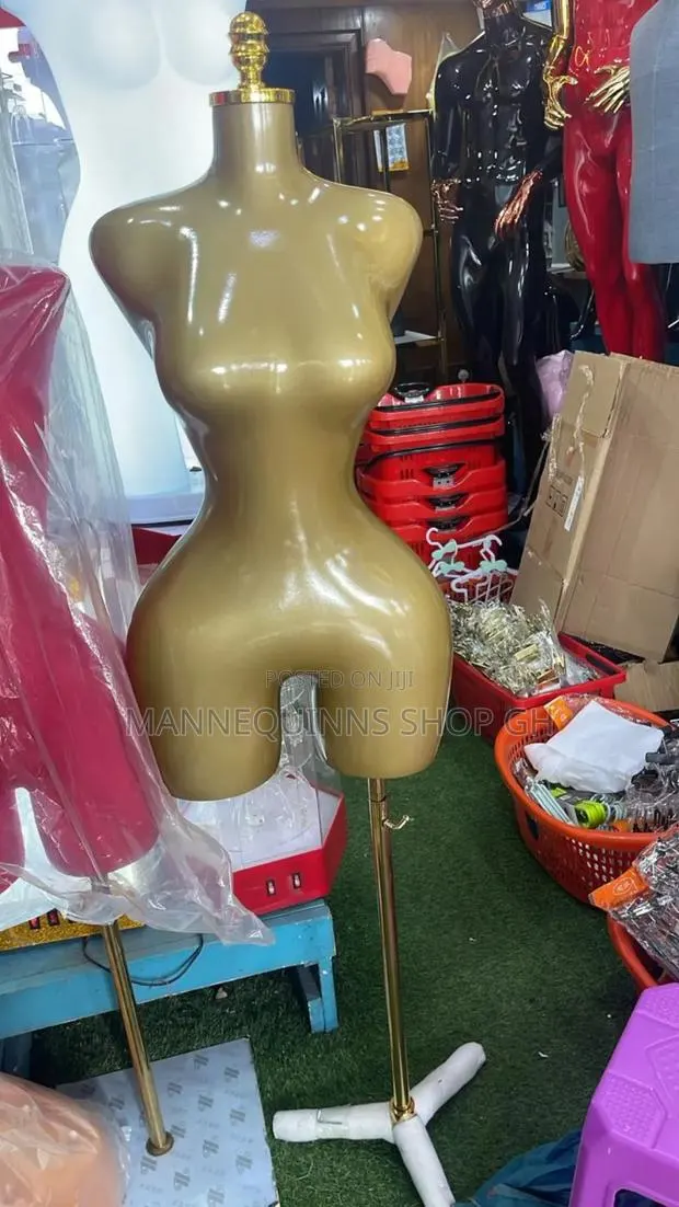 Fiberglass Dress Form Mannequin · Photo 1