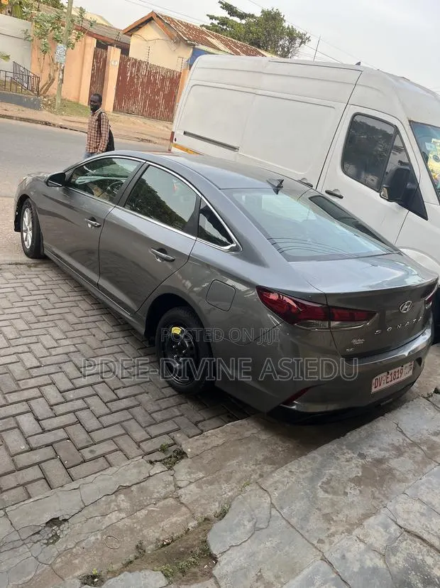 Hyundai Sonata SE 2018 Gray · Photo 1