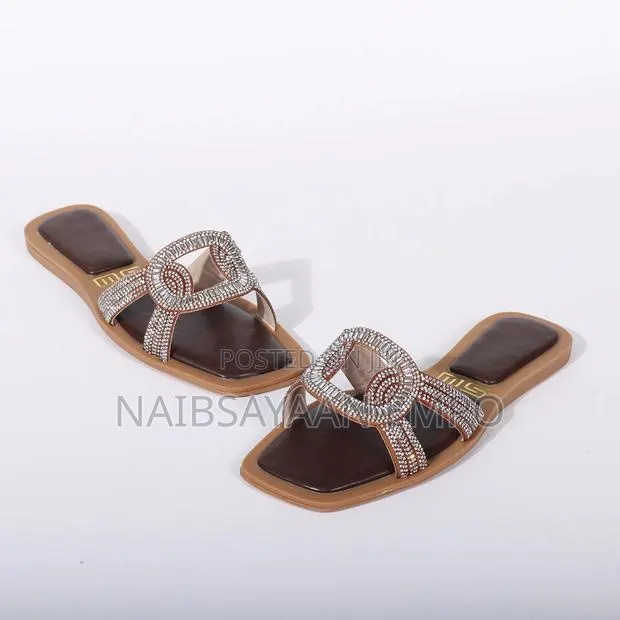 Rhinestone Slipper Luxury · Photo 1