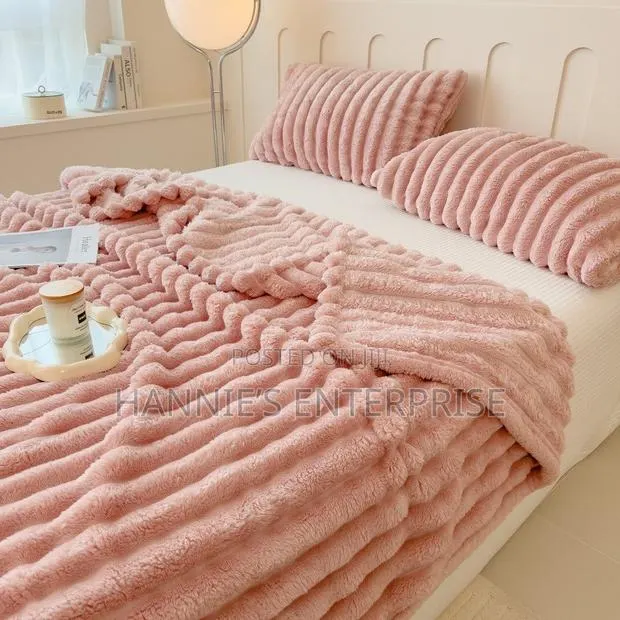 Blanket With 2 Pillows Case · Photo 1