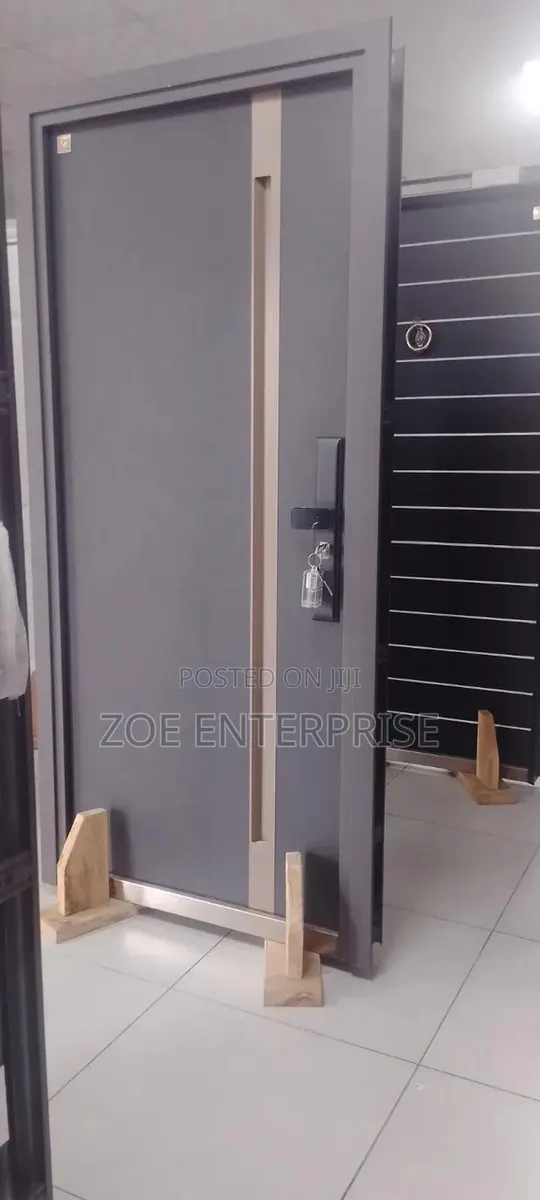 Heavy Doors and Quality Accessories · Photo 1