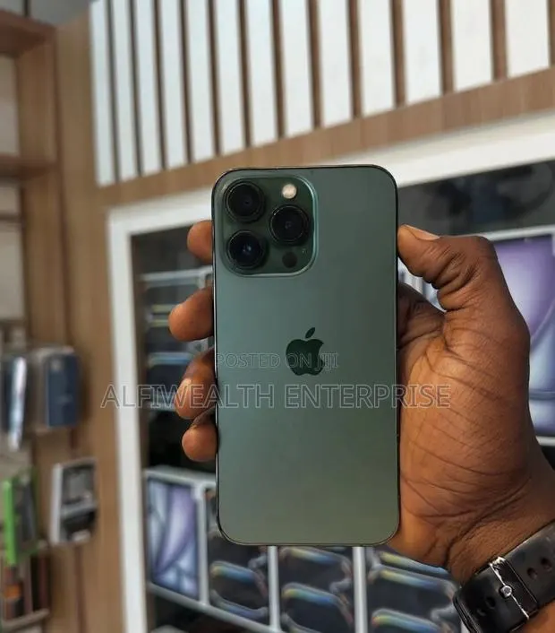 Apple iPhone 13 Pro Max 256 GB Green · Photo 1