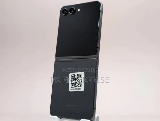 New Samsung Galaxy Z Flip5 256 GB Black · Photo 1