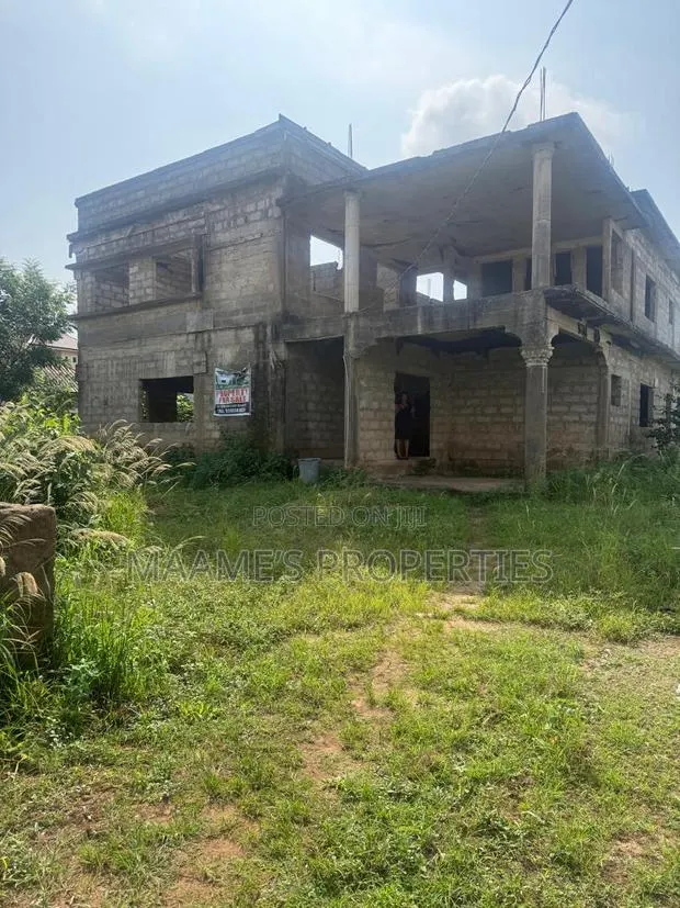 7bdrm Duplex in Pokuase for sale · Photo 1