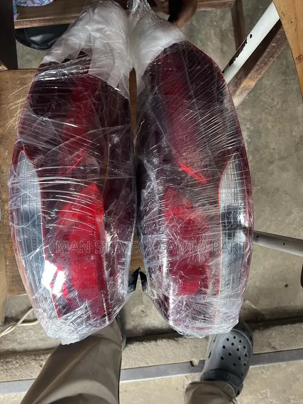 Hyundai Elantra Tail Light 2017-2018 Pair · Photo 1