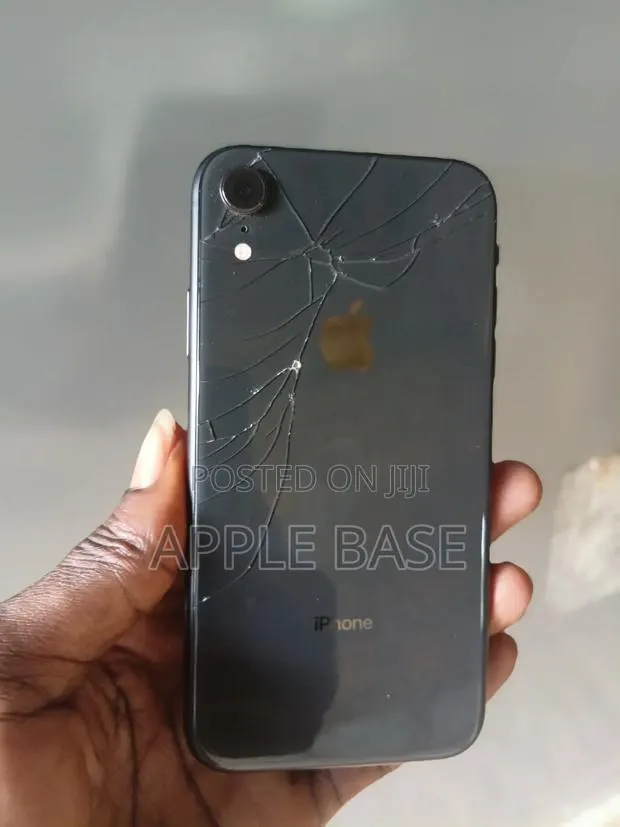 Apple iPhone XR 64 GB Black · Photo 1