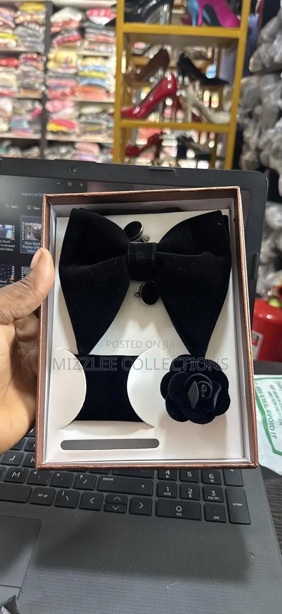 Classic Bow Tie With All Accessories · Photo 1