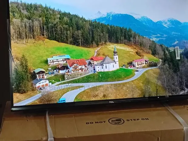 TCL 32” Led Display Tv – Perfect for Small Spaces · Photo 1