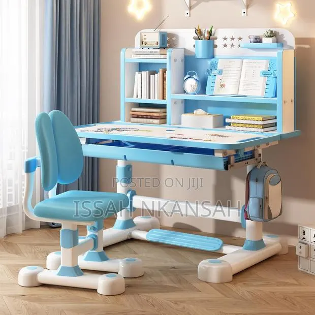 Kids Desk and Chair · Photo 2
