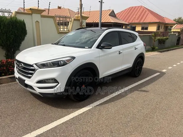 Hyundai Tucson Night FWD 2017 White · Photo 1