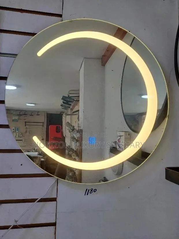 Round Mirror With Warm LED Light · Photo 1