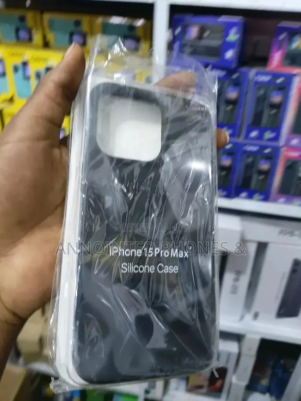 iPhone 15 Pro Max Pouch · Photo 1