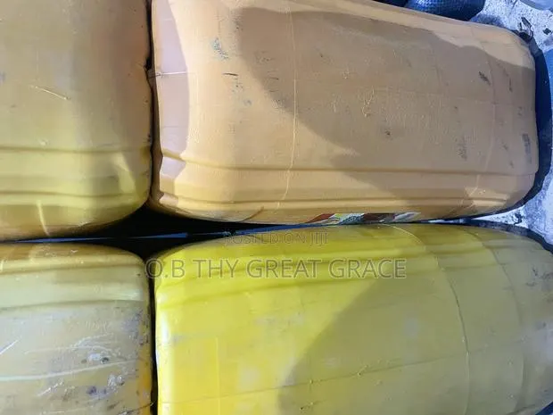 Sticky and Heavy Organic Hive Honey in 25 Liters · Photo 1