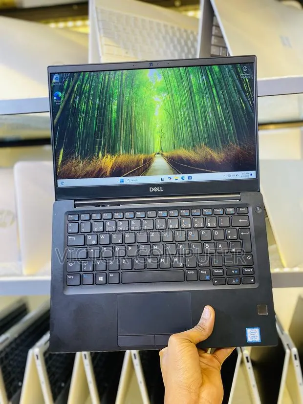 Laptop Dell Latitude 7390 8GB Intel Core i5 SSD 256GB · Photo 1