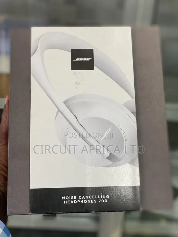 Bose Noise Canceling Headphones 700 · Photo 1